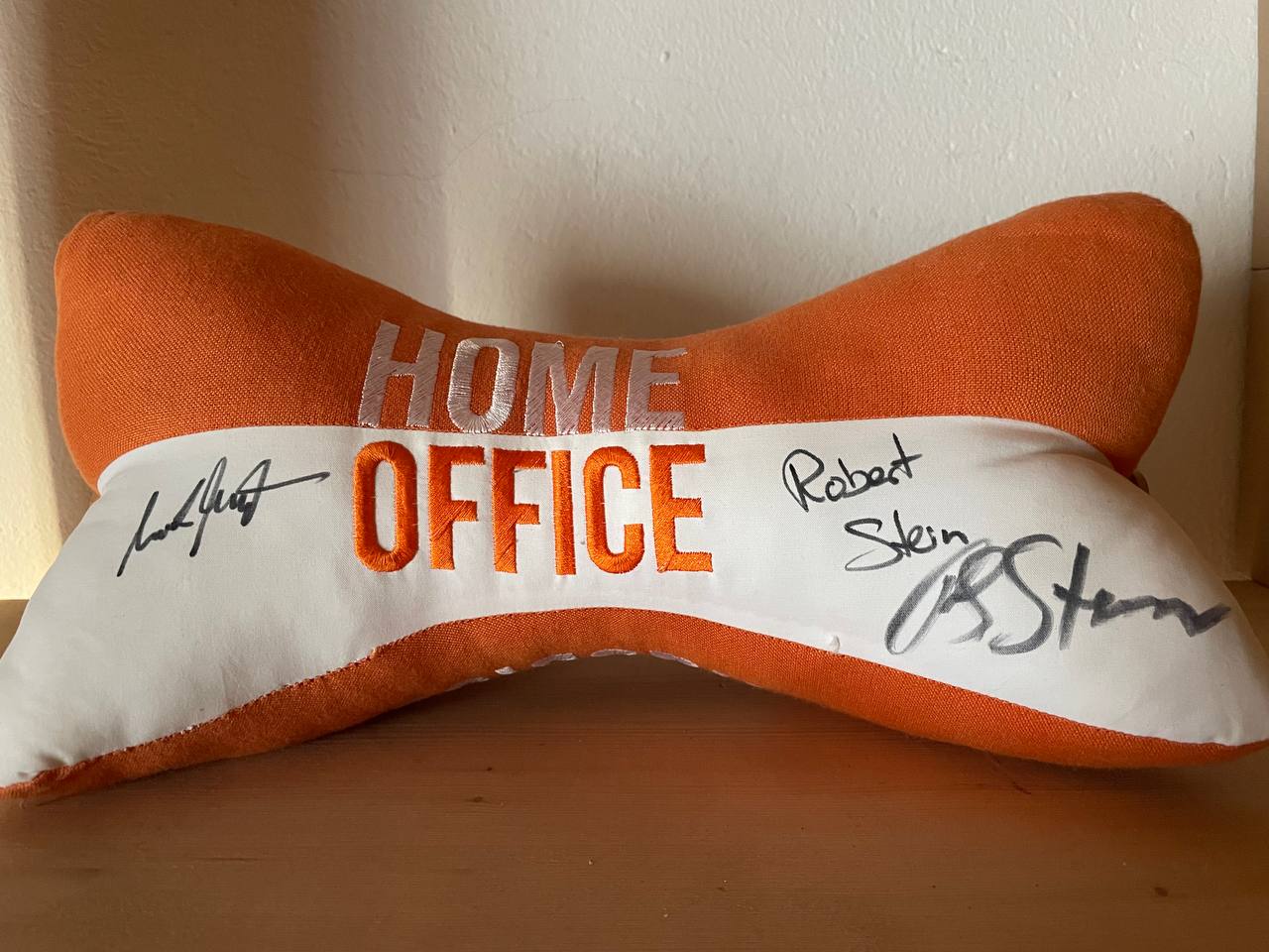 HOME OFFICE Kissen - handsigniert!